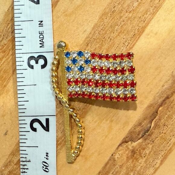 USA Jewelry Bundle: Fourth of July Vintage Fashion Ring, Earrings & Flag Pin - Picture 2 of 15